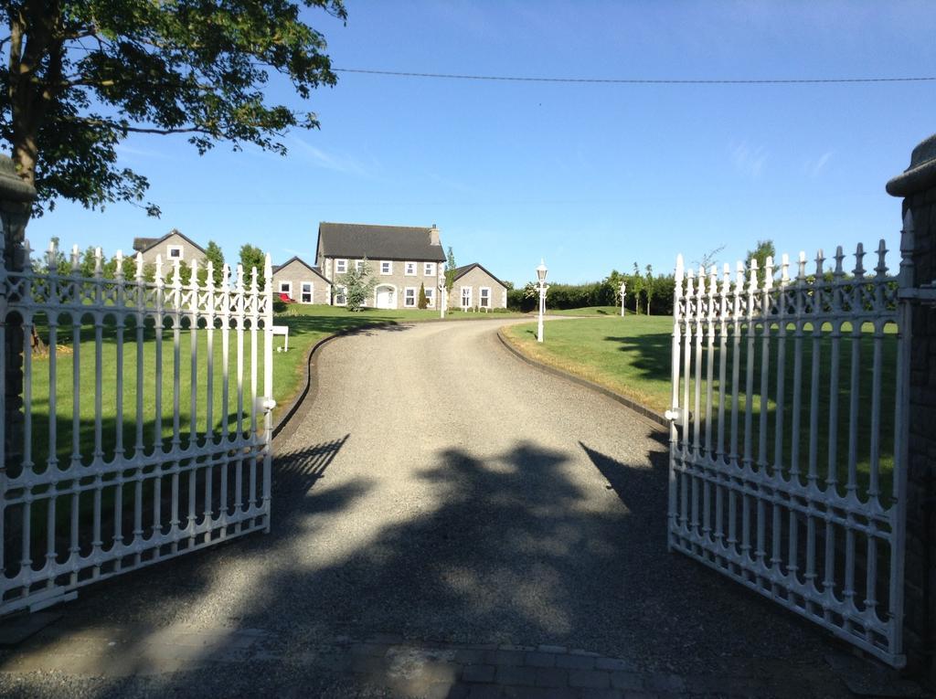 Deeside Manor Bed & Breakfast Stabannan Bagian luar foto